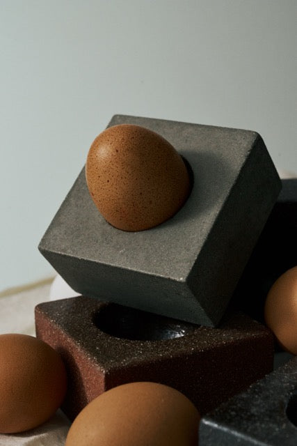 Eierbecher aus Beton Uovo