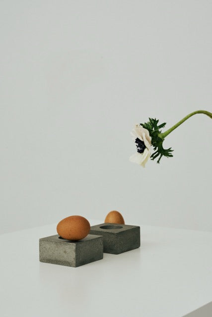 Eierbecher aus Beton Uovo