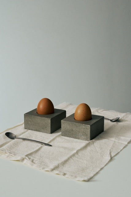 Eierbecher aus Beton Uovo