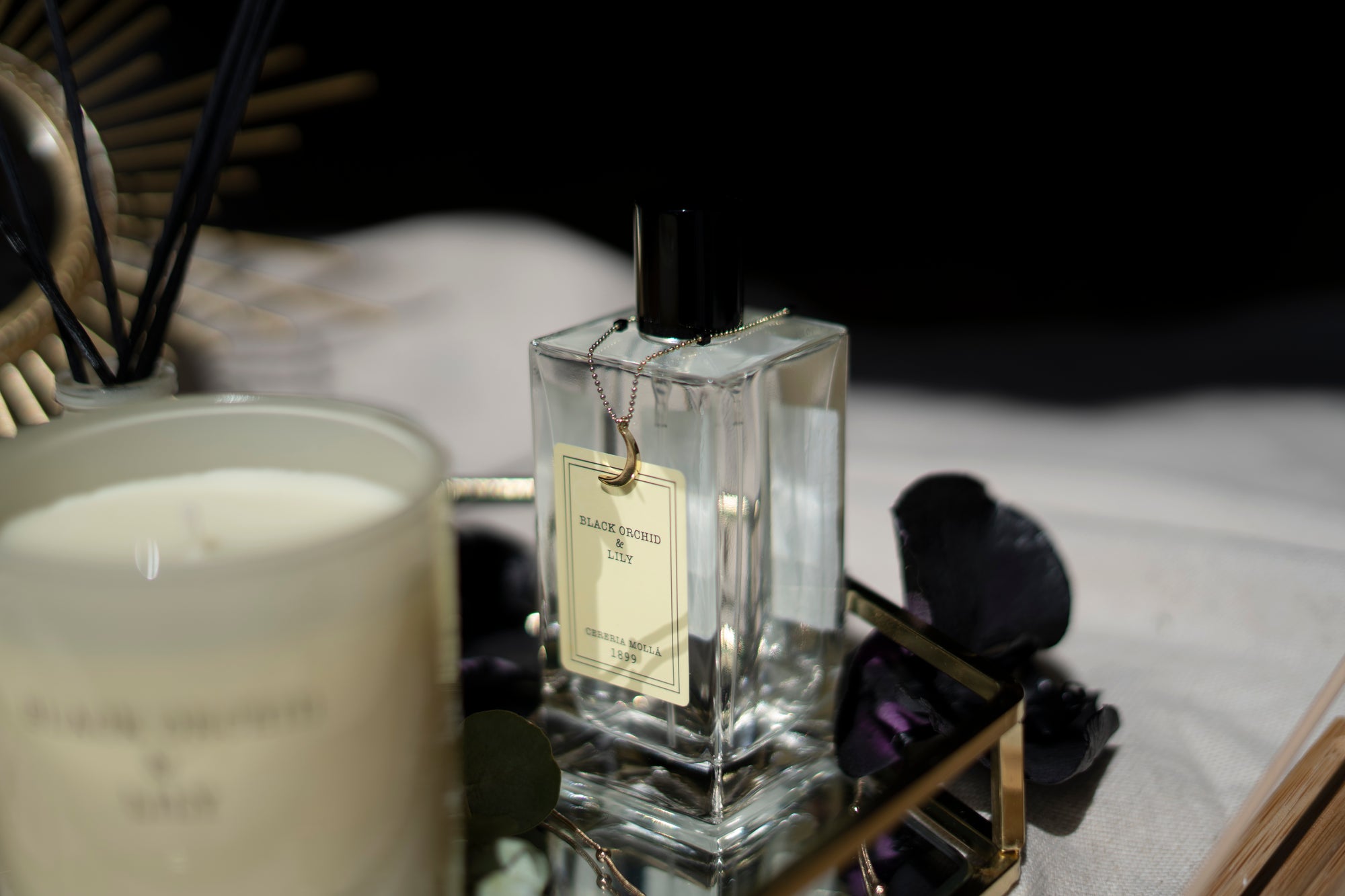 Black Orchid & Lily scented candle