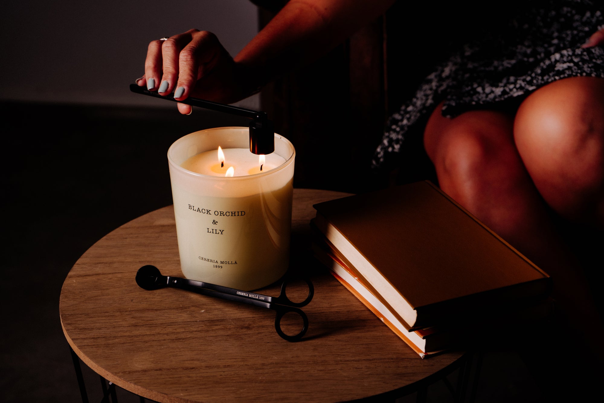 Black Orchid & Lily scented candle