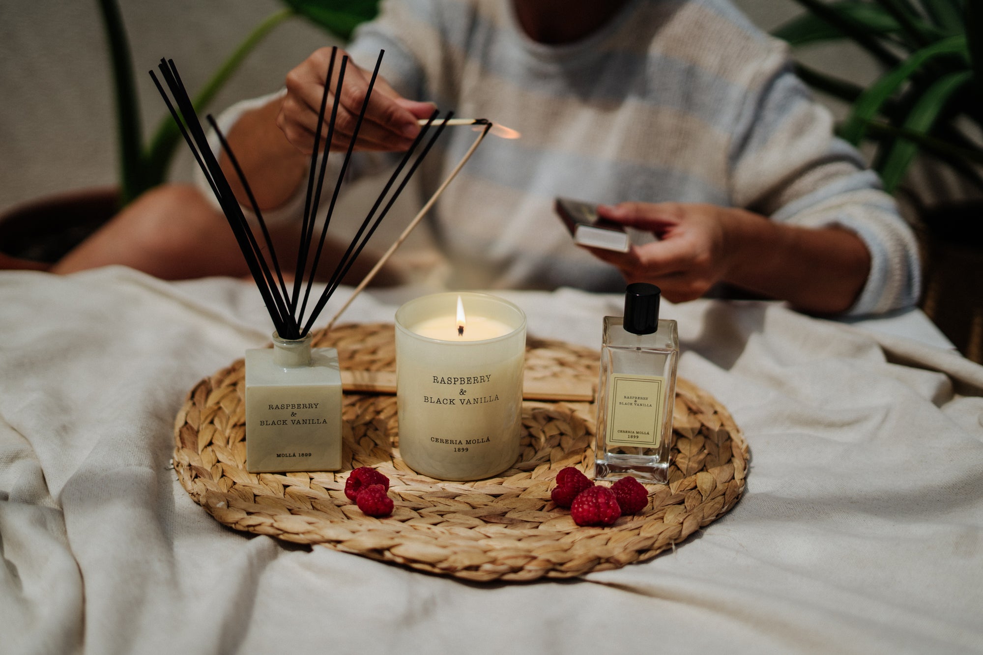 Raspberry & Vanilla scented candle